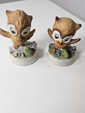 Vintage Ceramic Bisque Owl Figurines 3.25" Set of 2 Anthropomorphic w Frog Worm